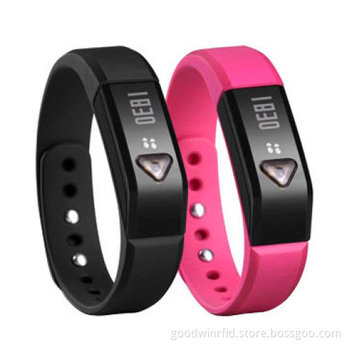 Bluetooth wristband pedometer, tracks, records your daily steps, synchronizes data by apps